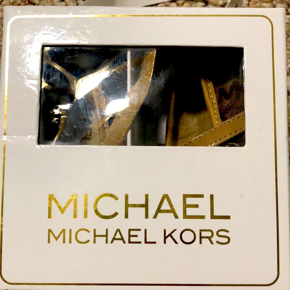 Brand New Michael Kors size 4 shoes